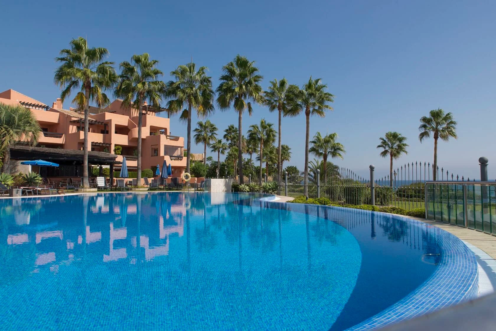 Mar Azul outdoor pool with palm trees