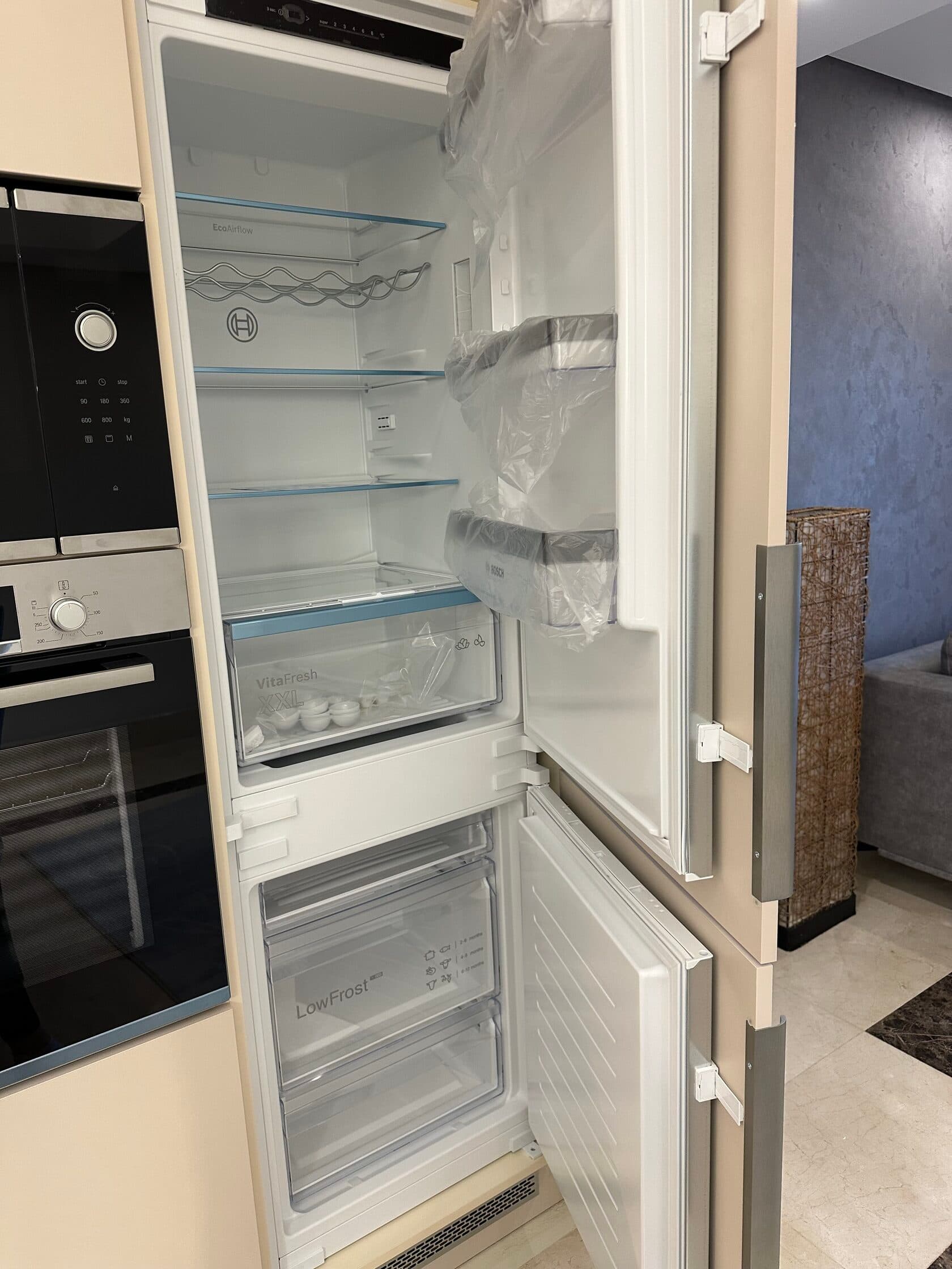 Full-size fridge freezer