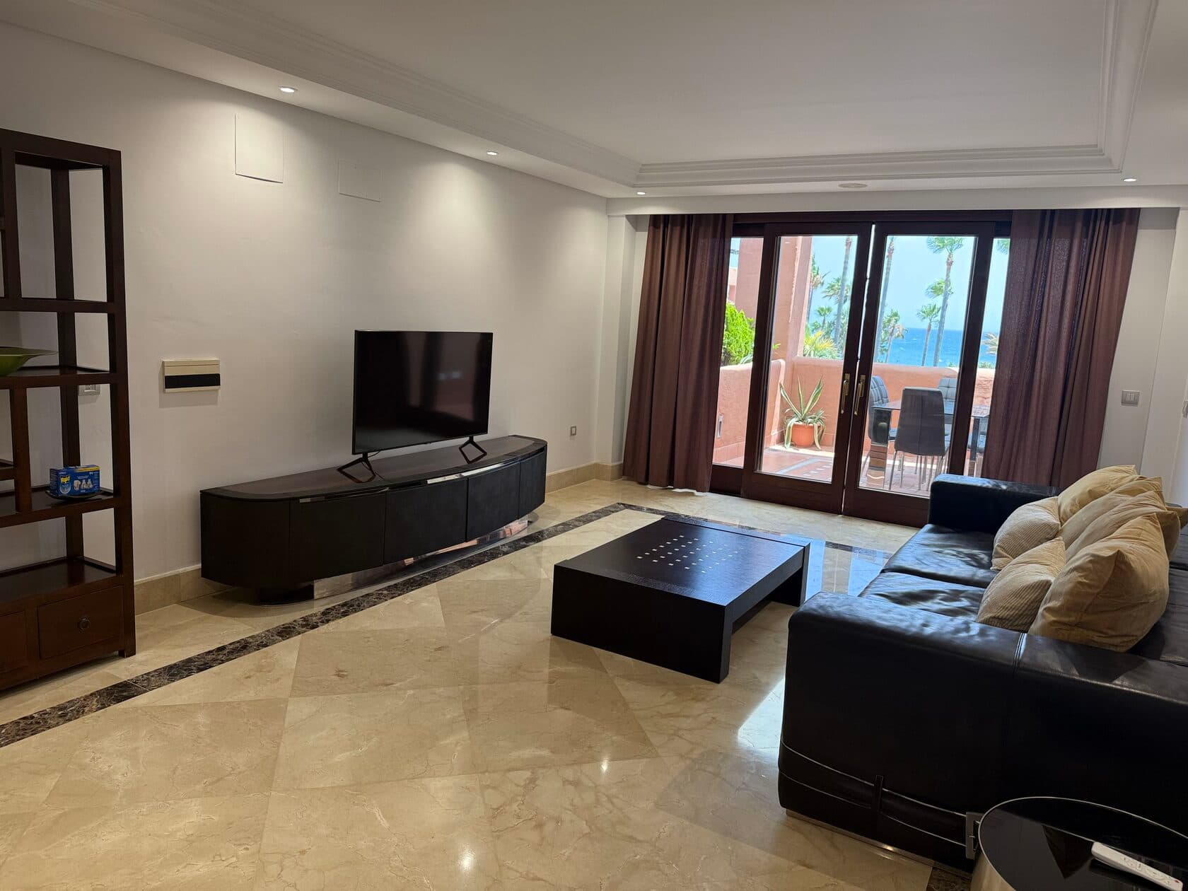 Mar Azul living room with TV and terrace